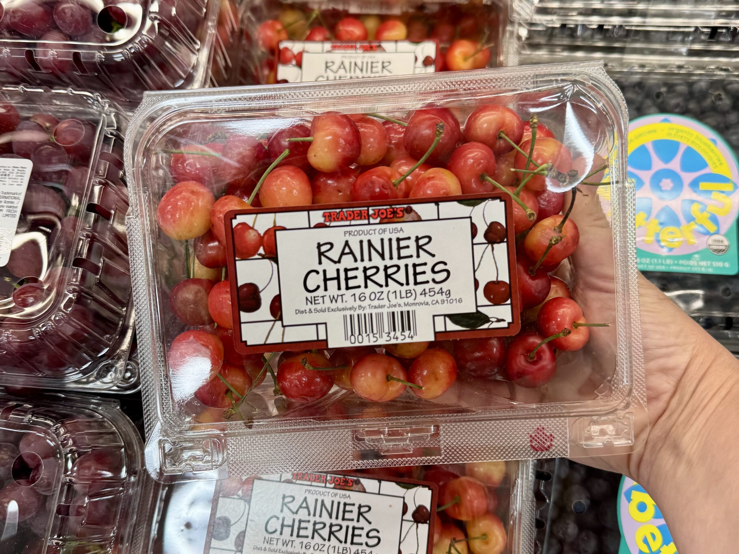 Cherries Rainier 1 Lb - in store