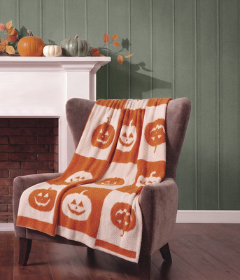 THE HALLOWEEN COLLECTION Ultra Cozy Knit Throw